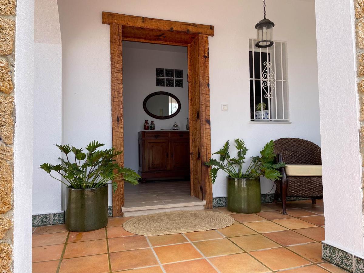 Villa Leza โกนิล เด ลาฟรอนเตรา ภายนอก รูปภาพ