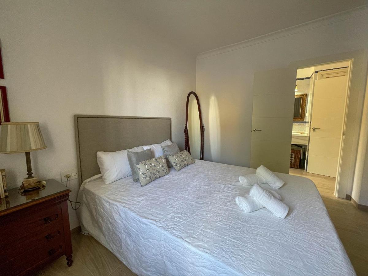 Villa Leza โกนิล เด ลาฟรอนเตรา ภายนอก รูปภาพ