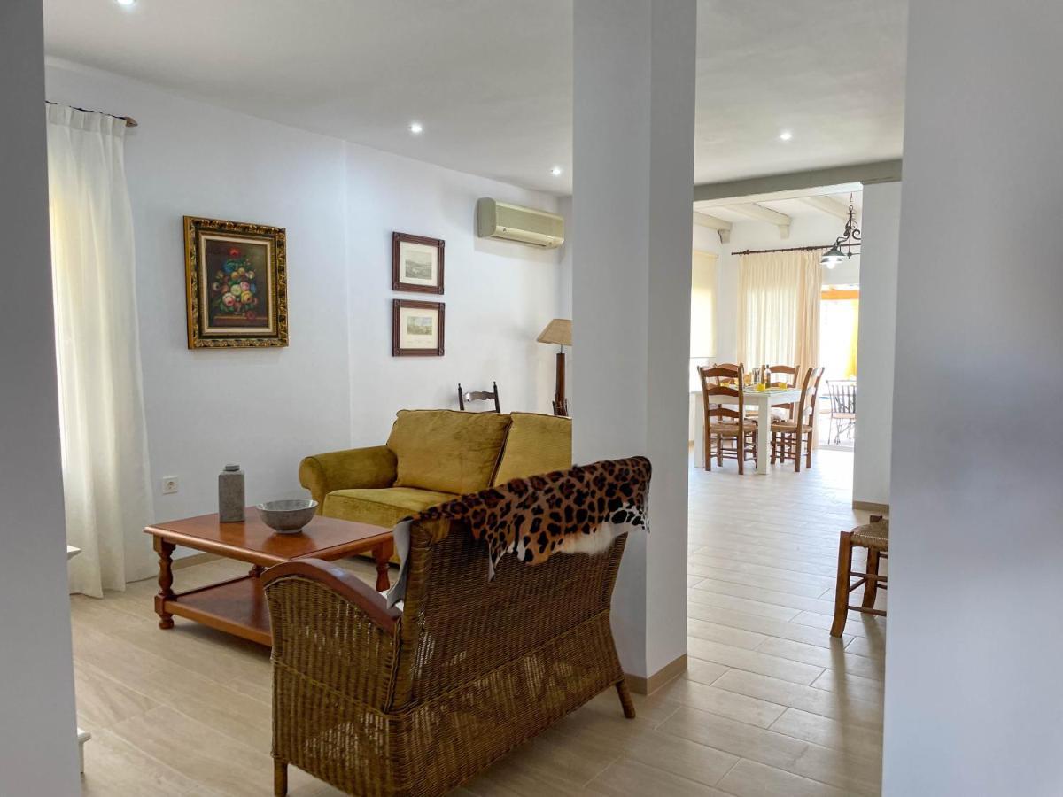 Villa Leza โกนิล เด ลาฟรอนเตรา ภายนอก รูปภาพ