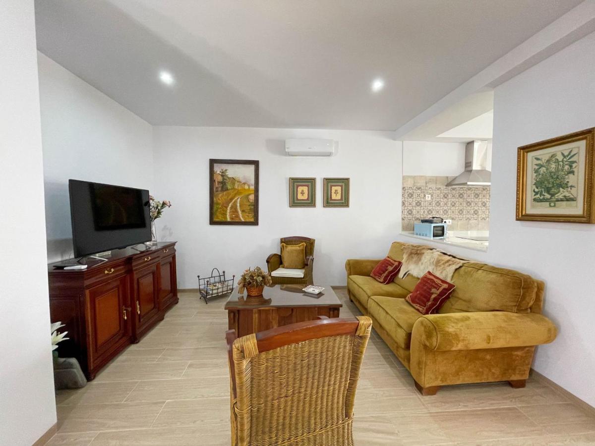 Villa Leza โกนิล เด ลาฟรอนเตรา ภายนอก รูปภาพ