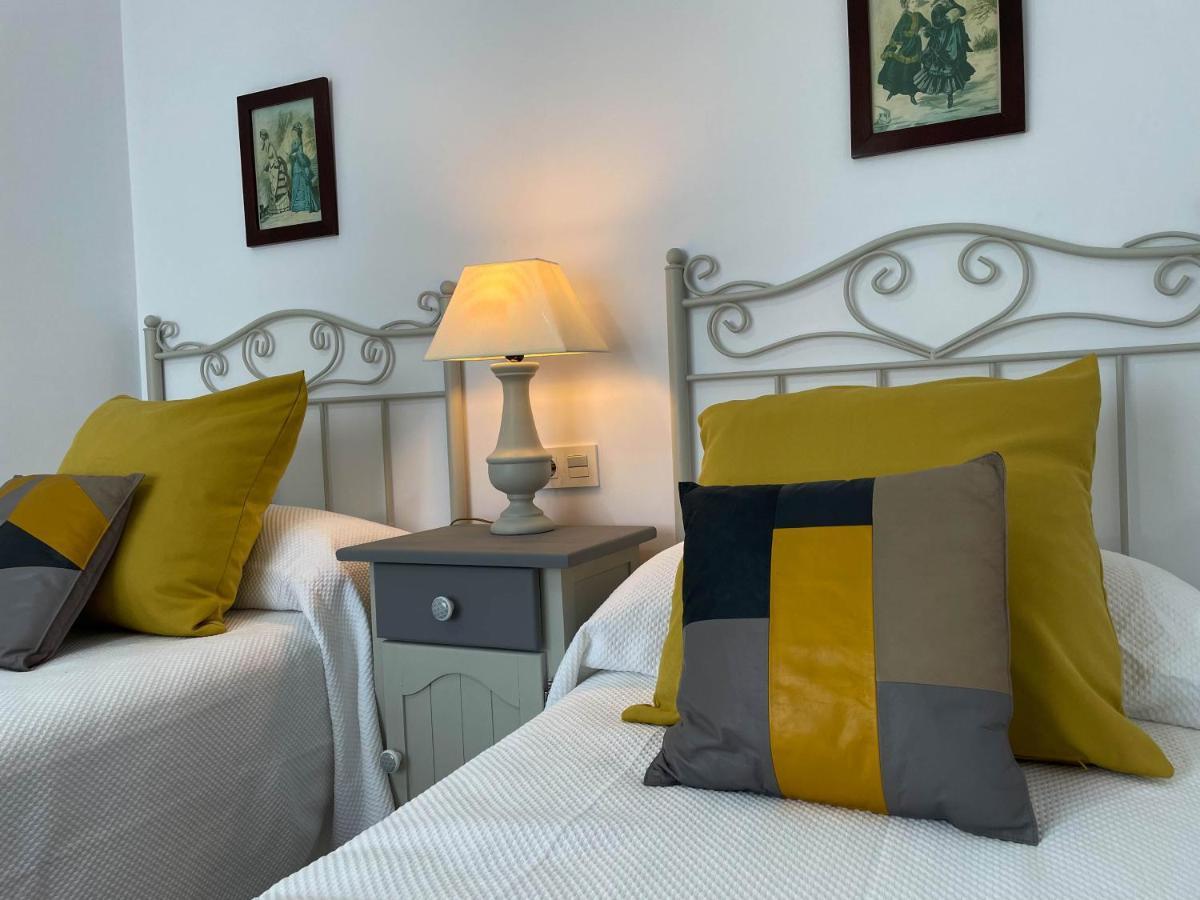 Villa Leza โกนิล เด ลาฟรอนเตรา ภายนอก รูปภาพ