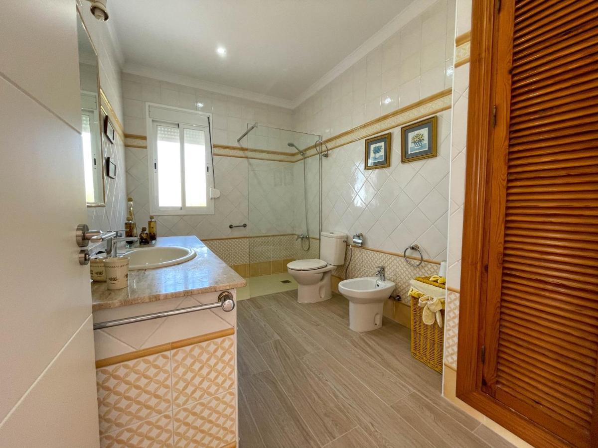 Villa Leza โกนิล เด ลาฟรอนเตรา ภายนอก รูปภาพ